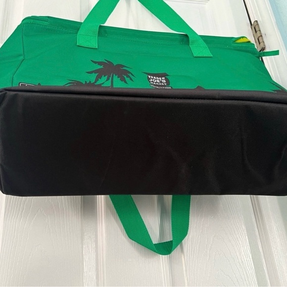 Trader Joe's Large Insulated Bag - Picture 4 of 6